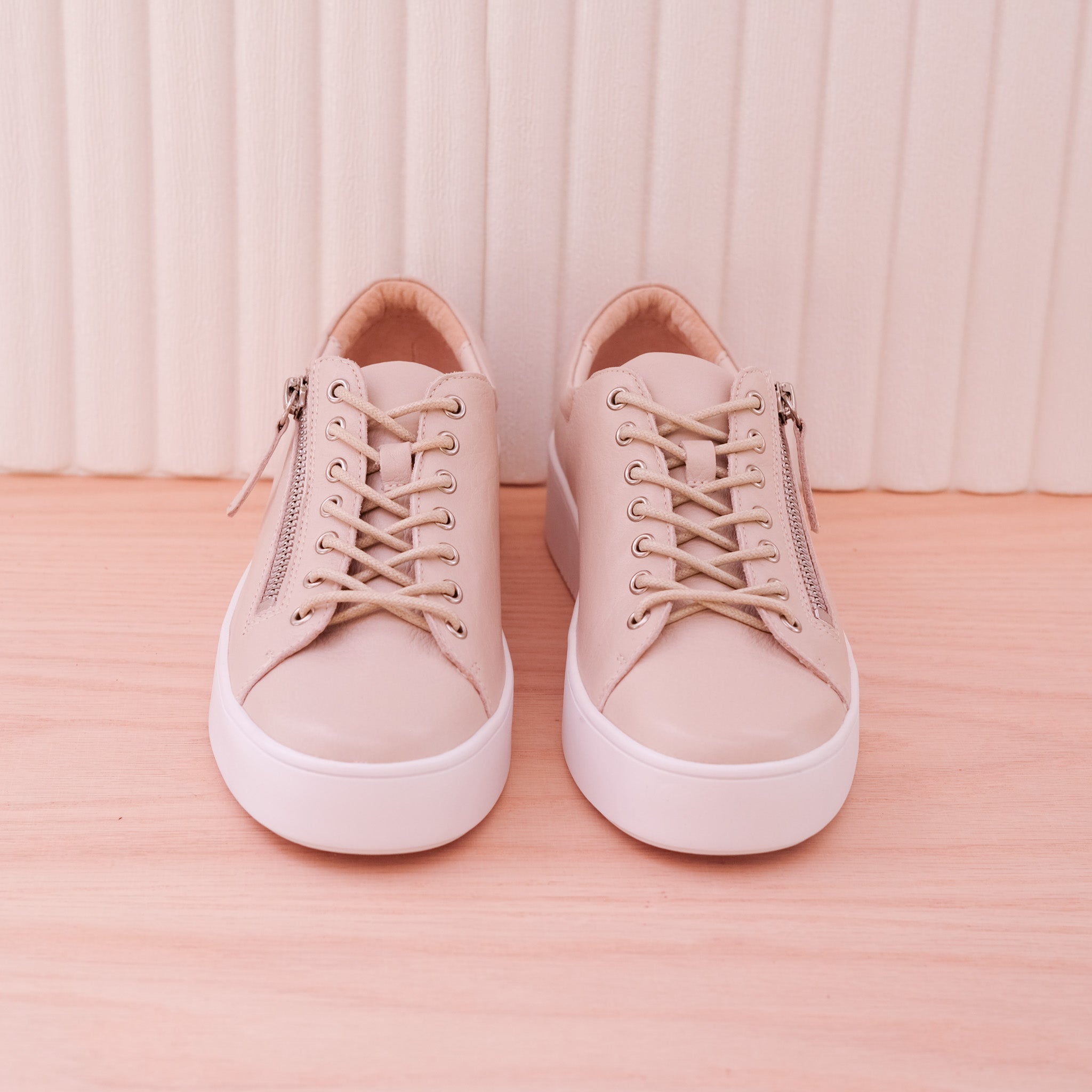 Django & Juliette - Laila - Women's Leather Sneaker