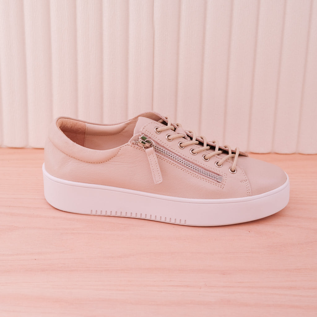 Django & Juliette - Laila - Women's Leather Sneaker
