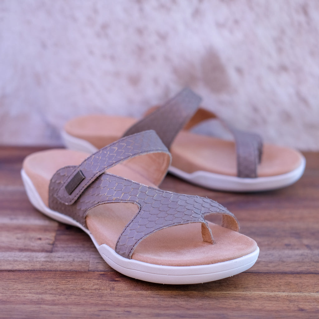 Hälsa - Darline - Women's Leather Sporty Slides