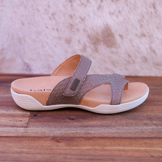 Hälsa - Darline - Women's Leather Sporty Slides