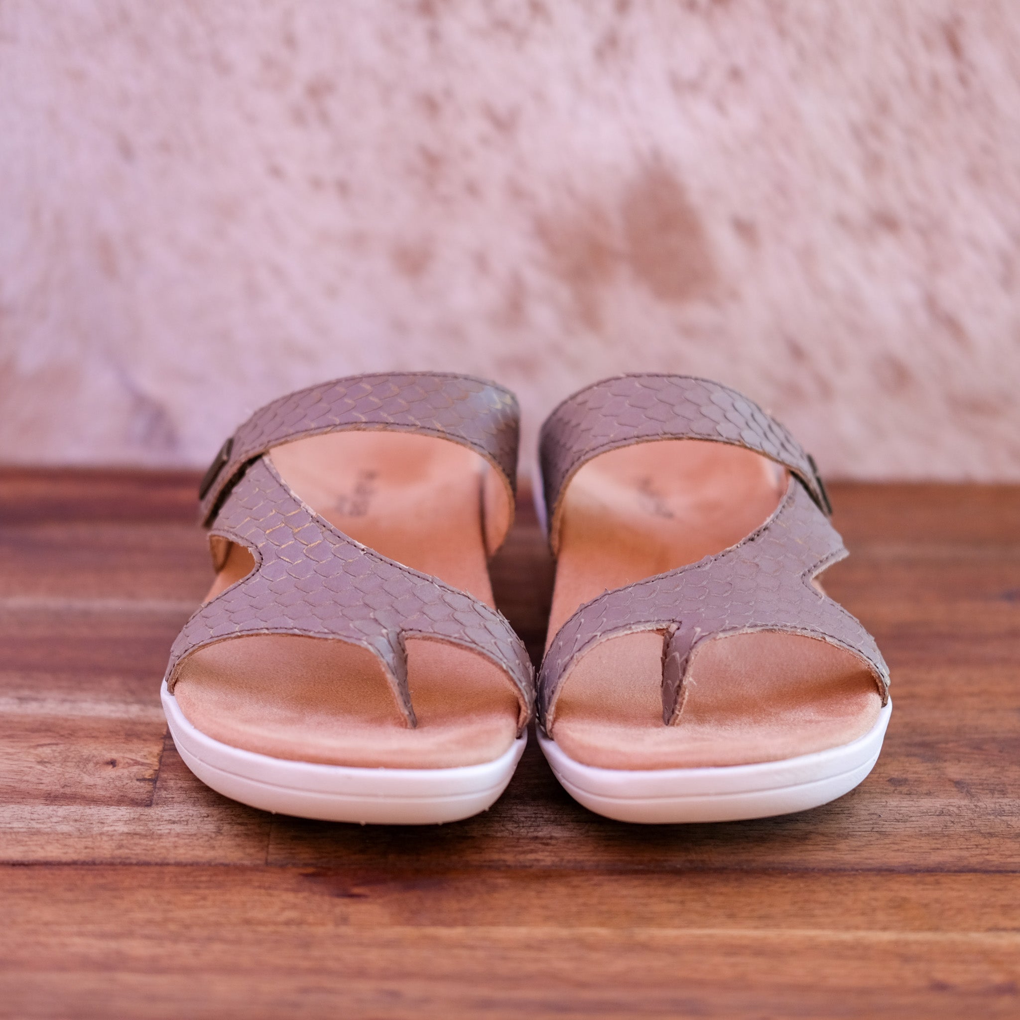 Hälsa - Darline - Women's Leather Sporty Slides