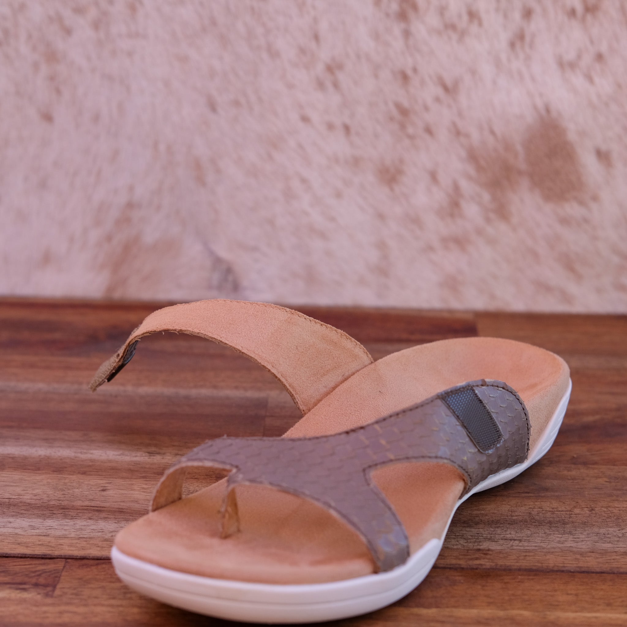 Hälsa - Darline - Women's Leather Sporty Slides