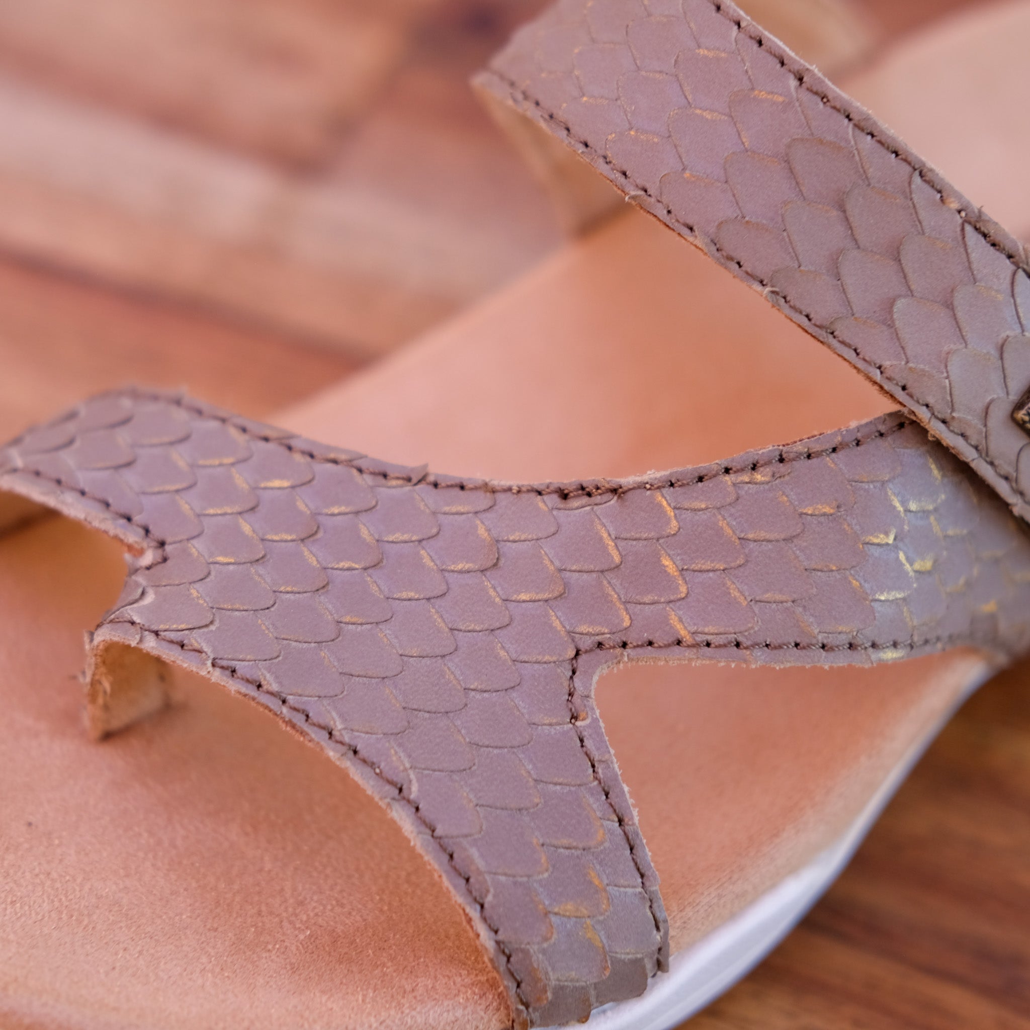 Hälsa - Darline - Women's Leather Sporty Slides