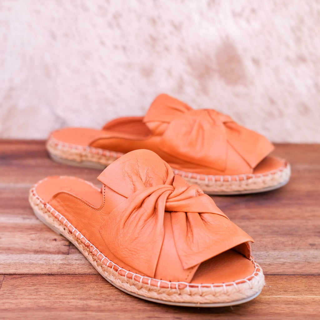 Bueno - Kalmia - Women’s Leather Slide Sandal