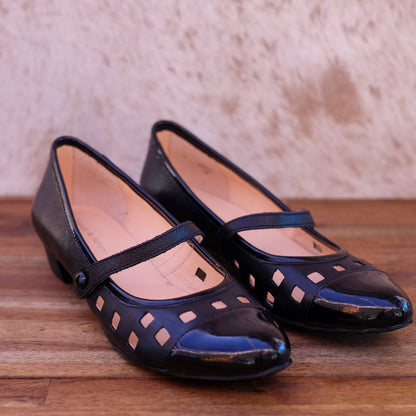 Django & Juliette - Exxot - Women's Mary-Jane Flat Dress Shoe