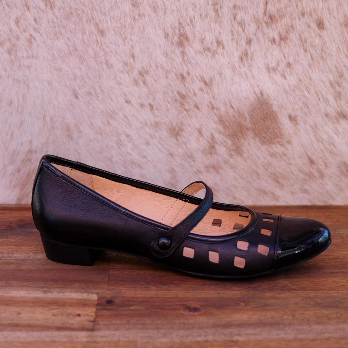 Django & Juliette - Exxot - Women's Mary-Jane Flat Dress Shoe