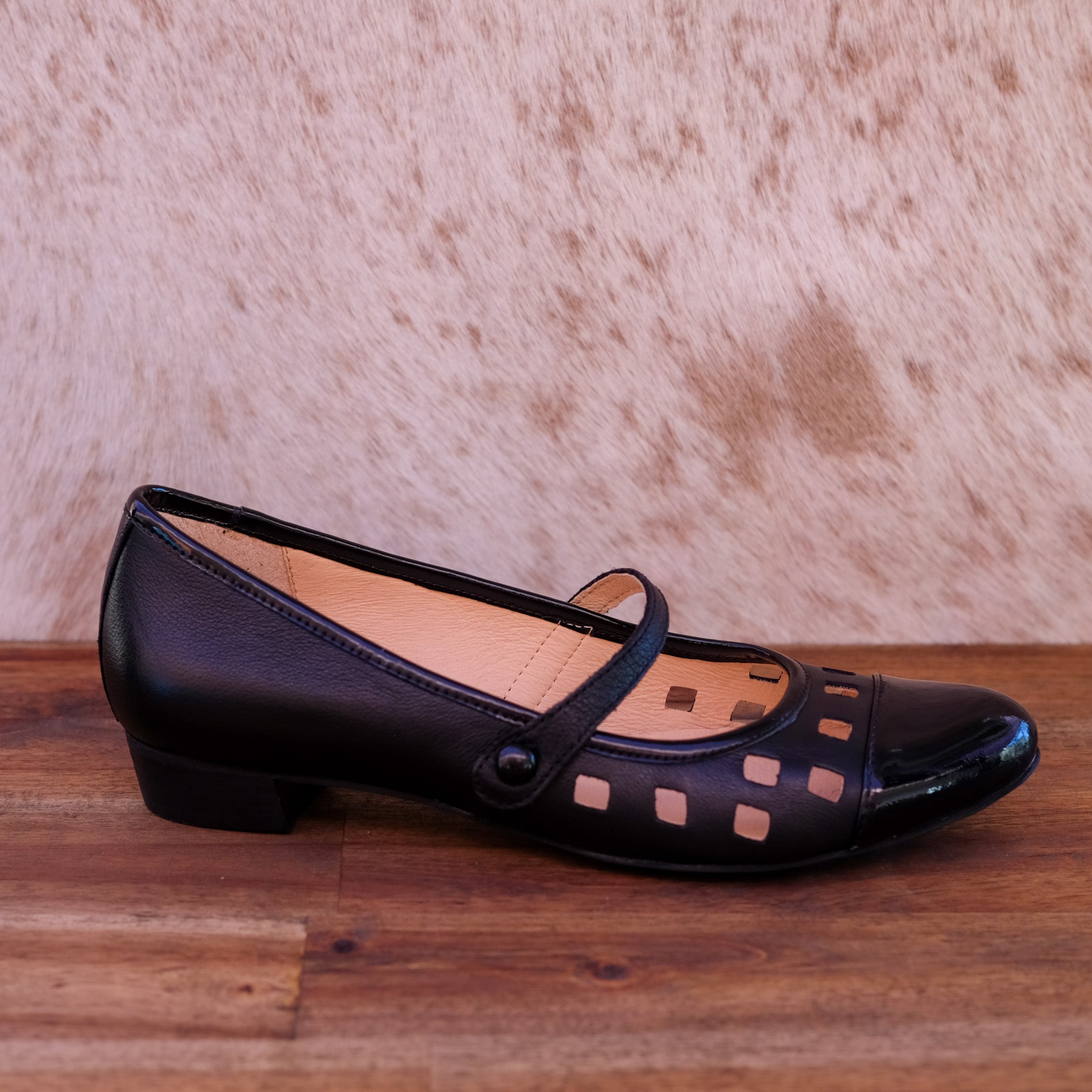 Django & Juliette - Exxot - Women's Mary-Jane Flat Dress Shoe
