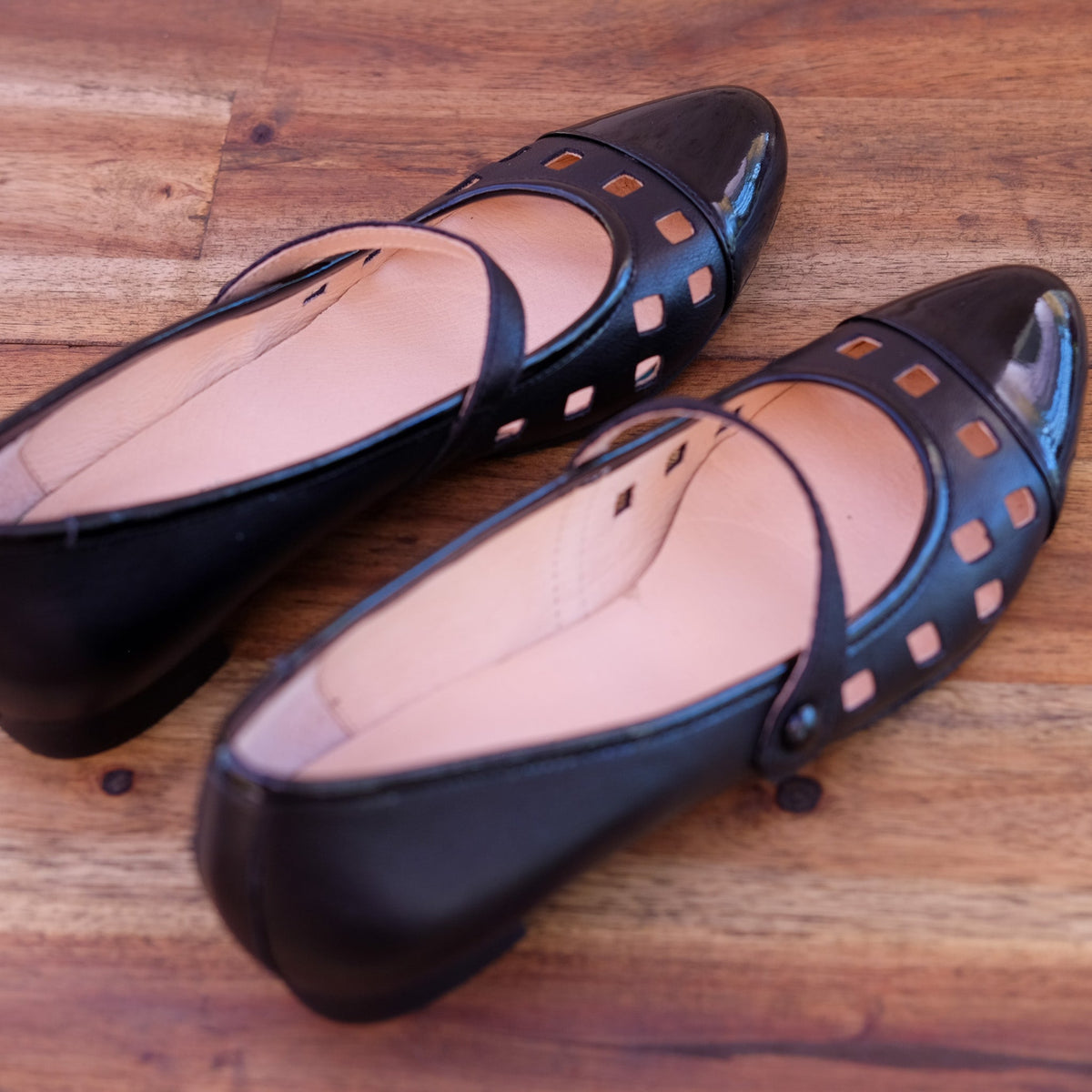 Django & Juliette - Exxot - Women's Mary-Jane Flat Dress Shoe