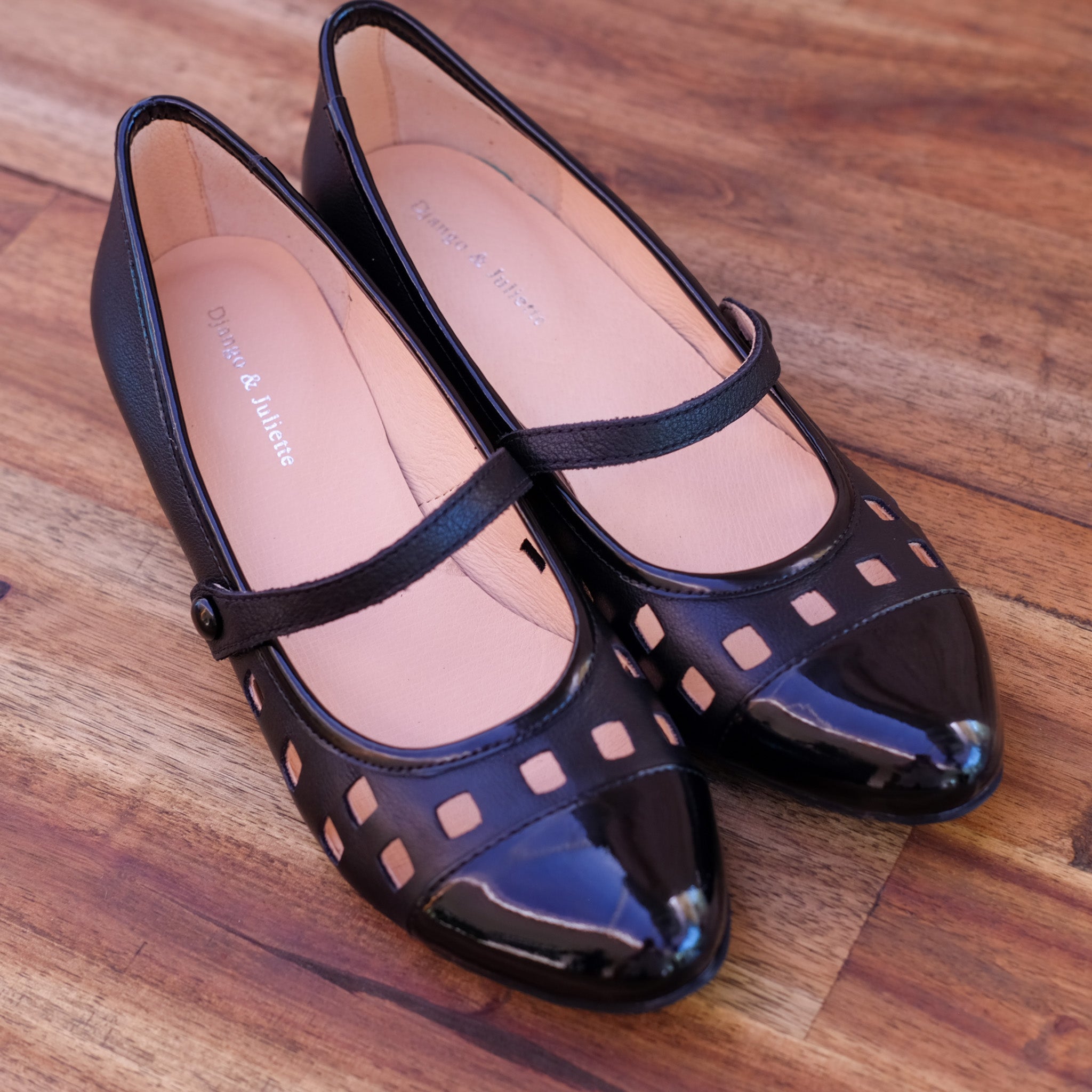 Django & Juliette - Exxot - Women's Mary-Jane Flat Dress Shoe