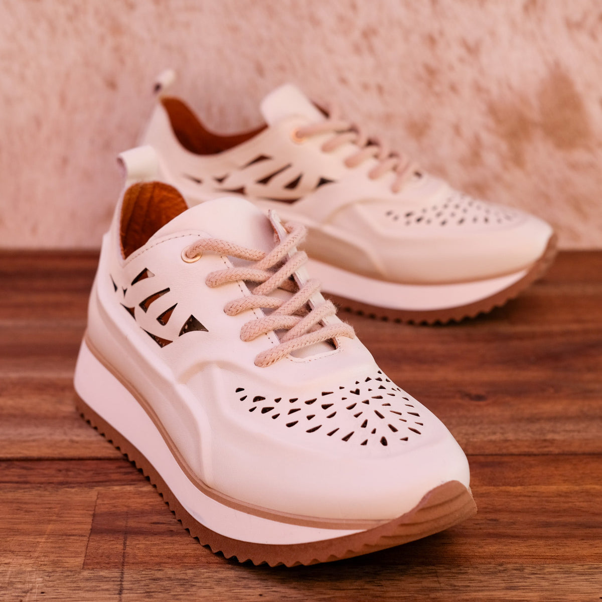 Via Nova - Ezra - Women’s Leather Laser Cut Sneaker