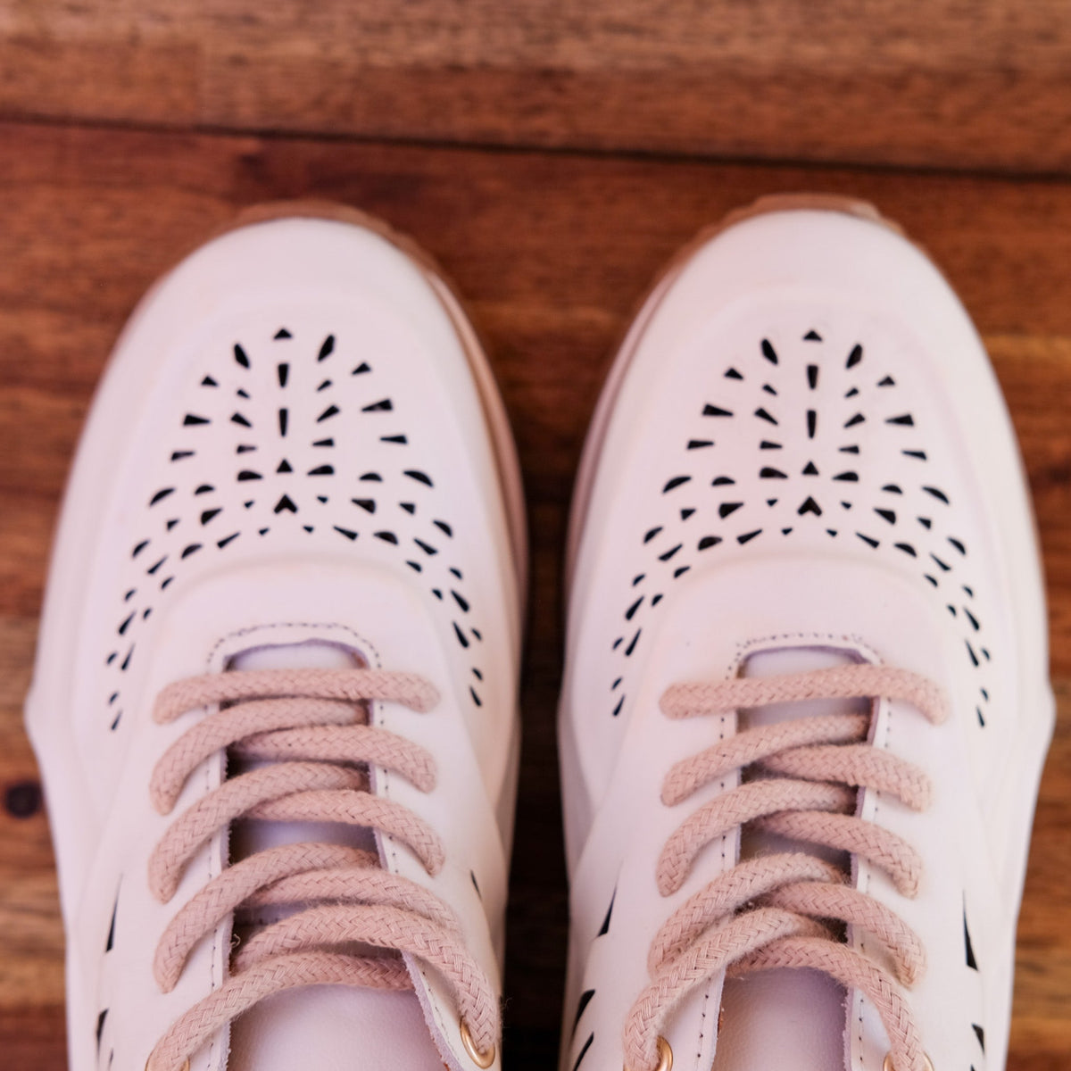 Via Nova - Ezra - Women’s Leather Laser Cut Sneaker