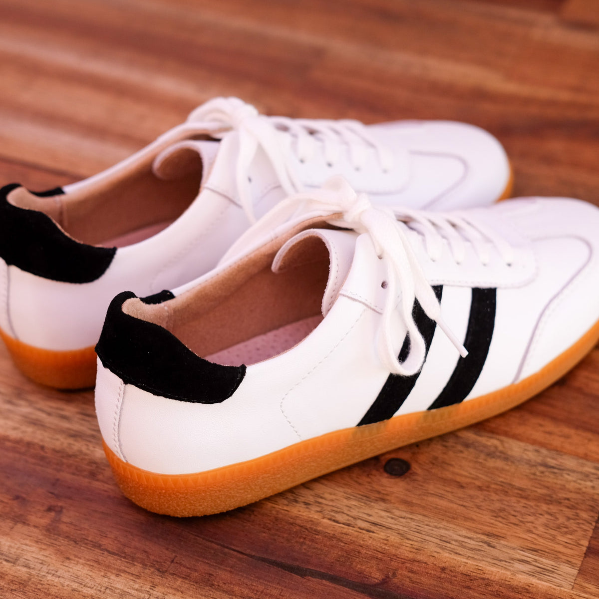 Via Nova - Faith - Women's Leather and Suede Sneaker