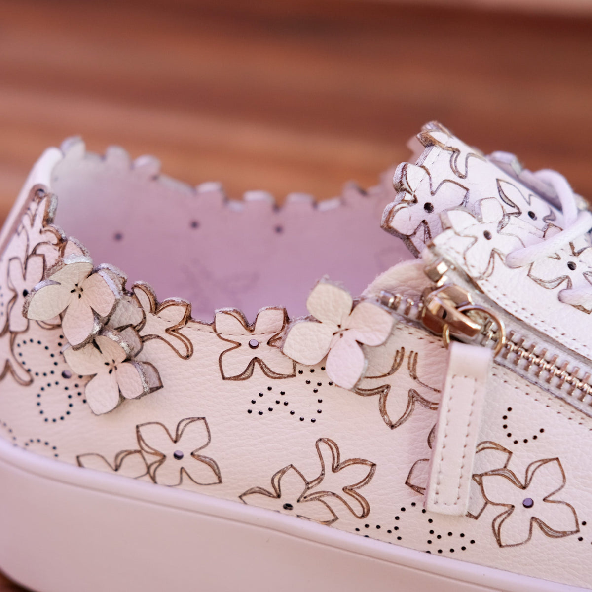 Django & Juliette - Leere - Women’s Appliqué Leather Sneaker