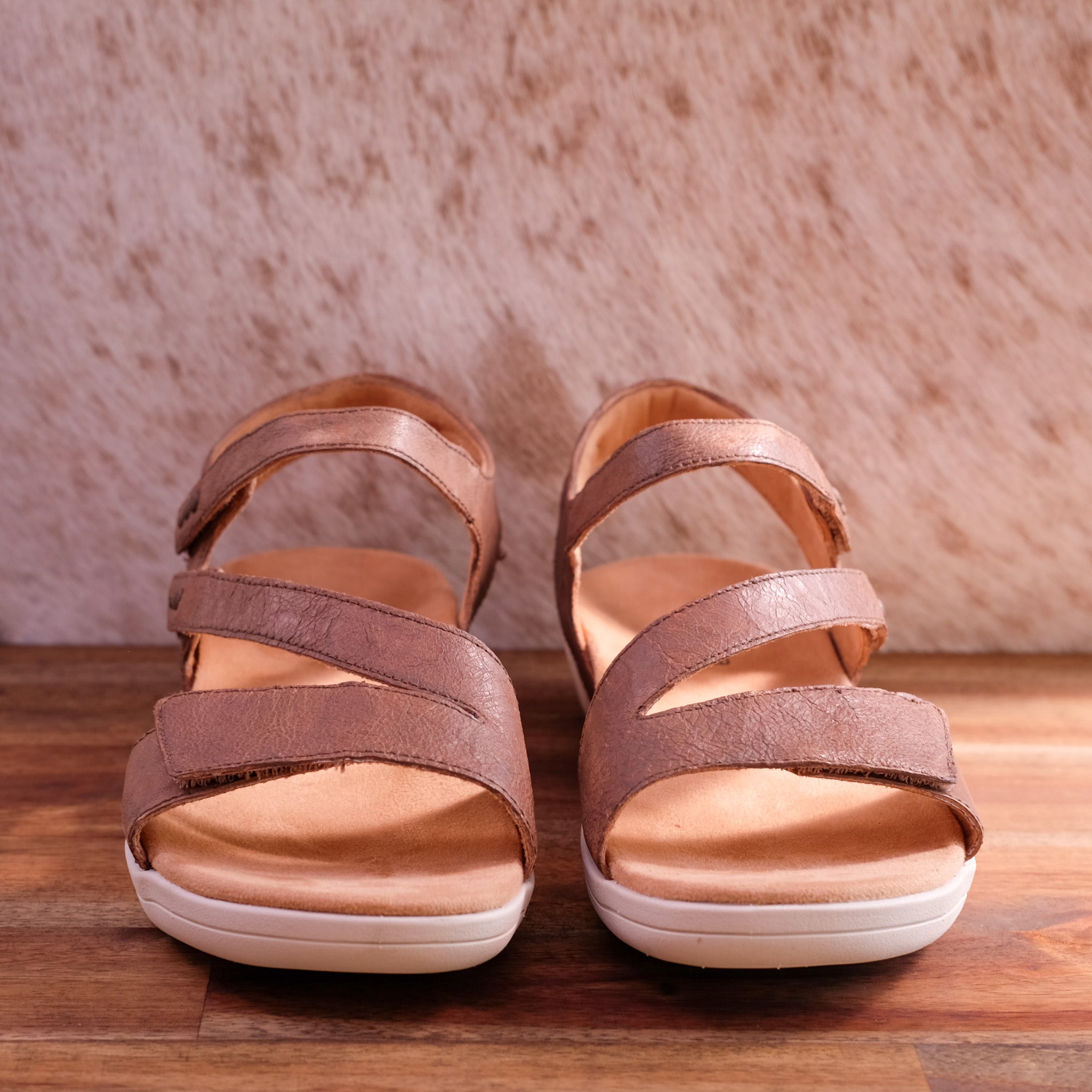 Hälsa - Denia - Women’s Flat Leather Sandals