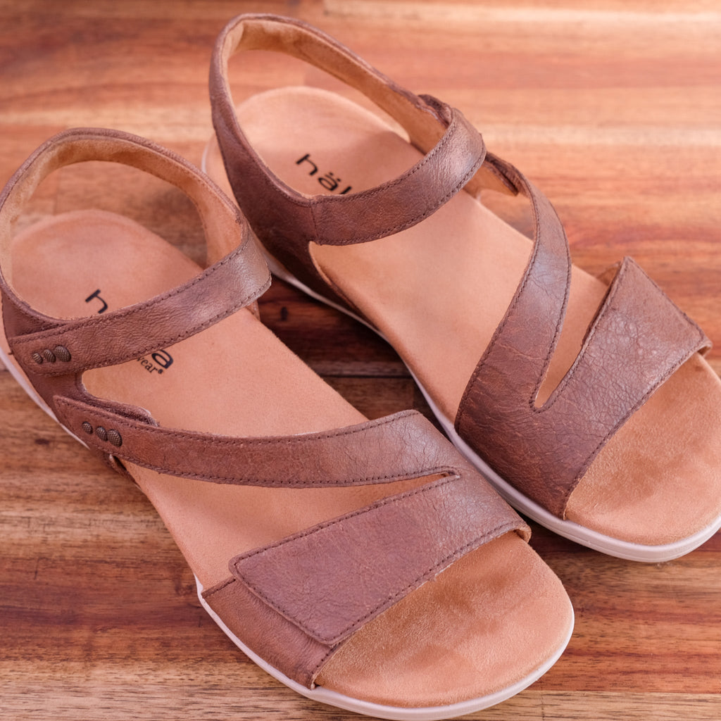 Hälsa - Denia - Women’s Flat Leather Sandals