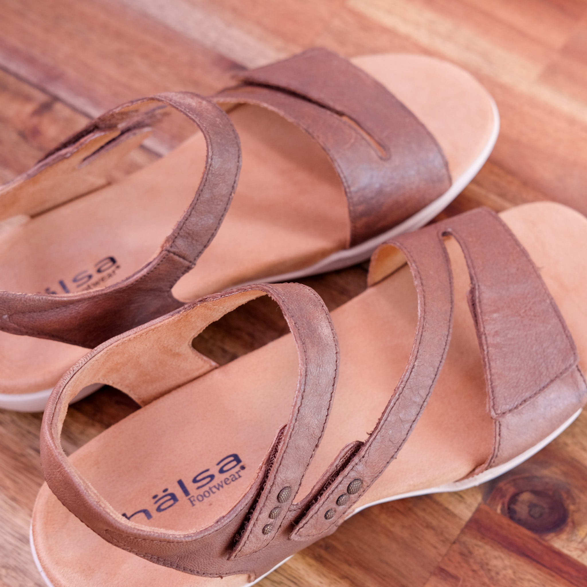 Hälsa - Denia - Women’s Flat Leather Sandals