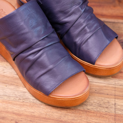 Rilassare - Dallas - Women's Rouched Leather Sandal