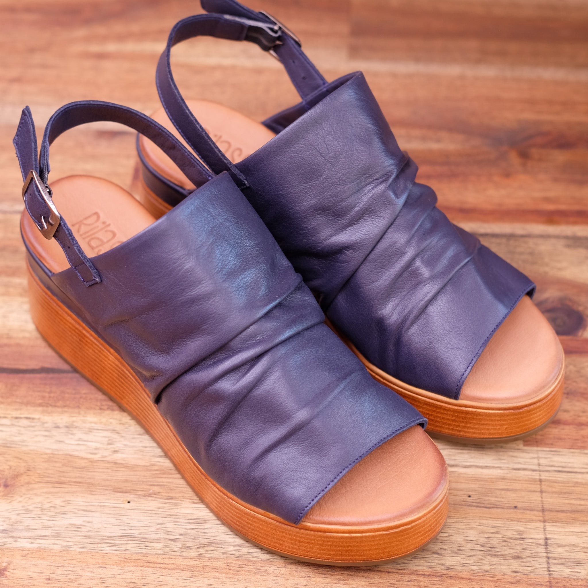 Rilassare - Dallas - Women's Rouched Leather Sandal