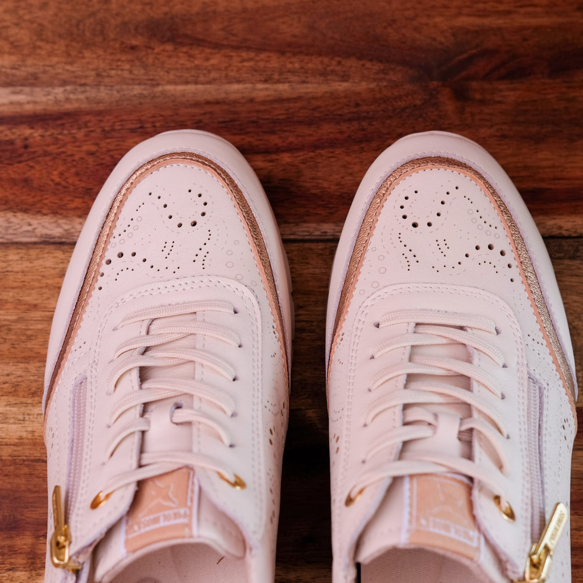 Pikolinos - Cantabria - Women’s Punched Leather Sneaker