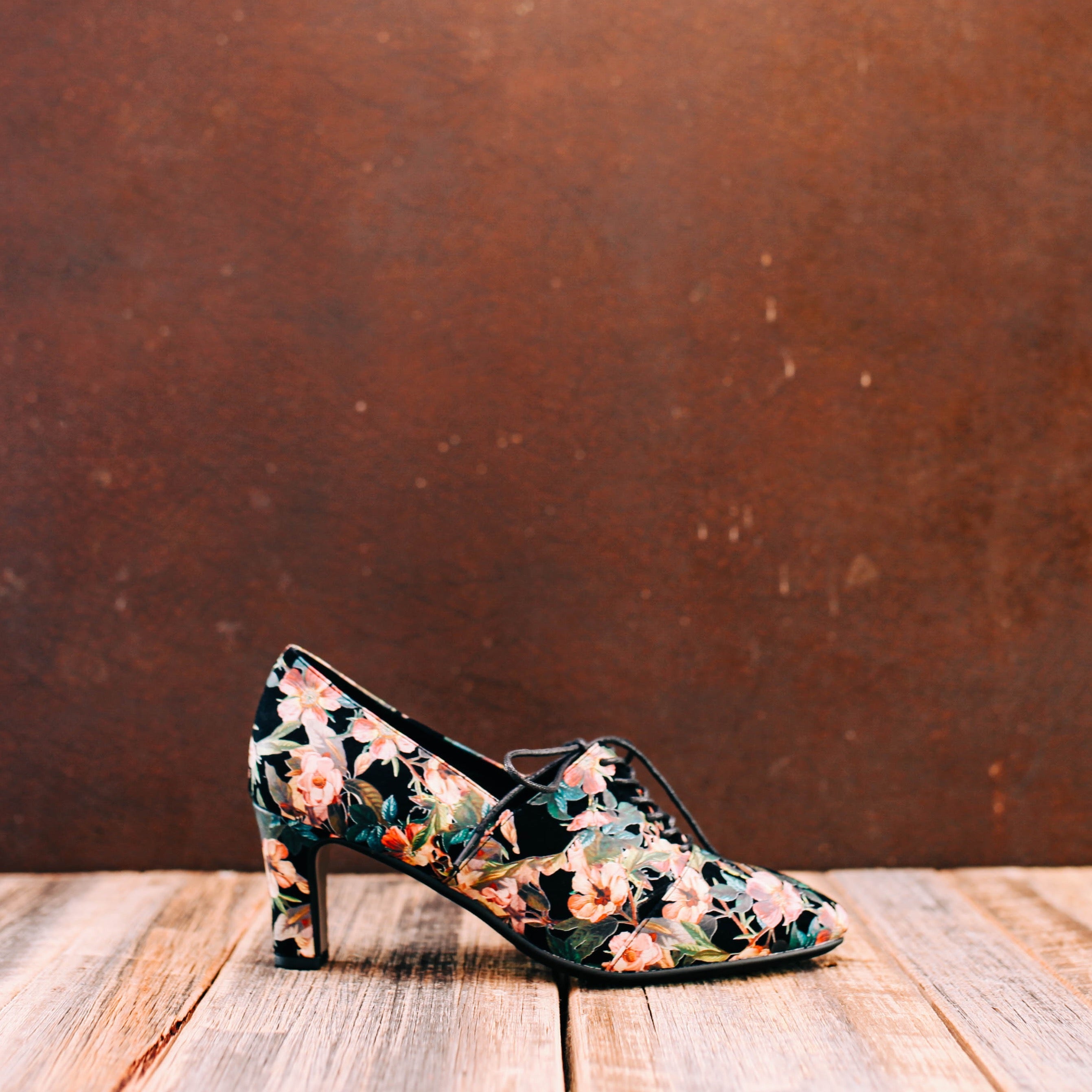 Django & Juliette - Theia - Women's Lace-up Mid Heel