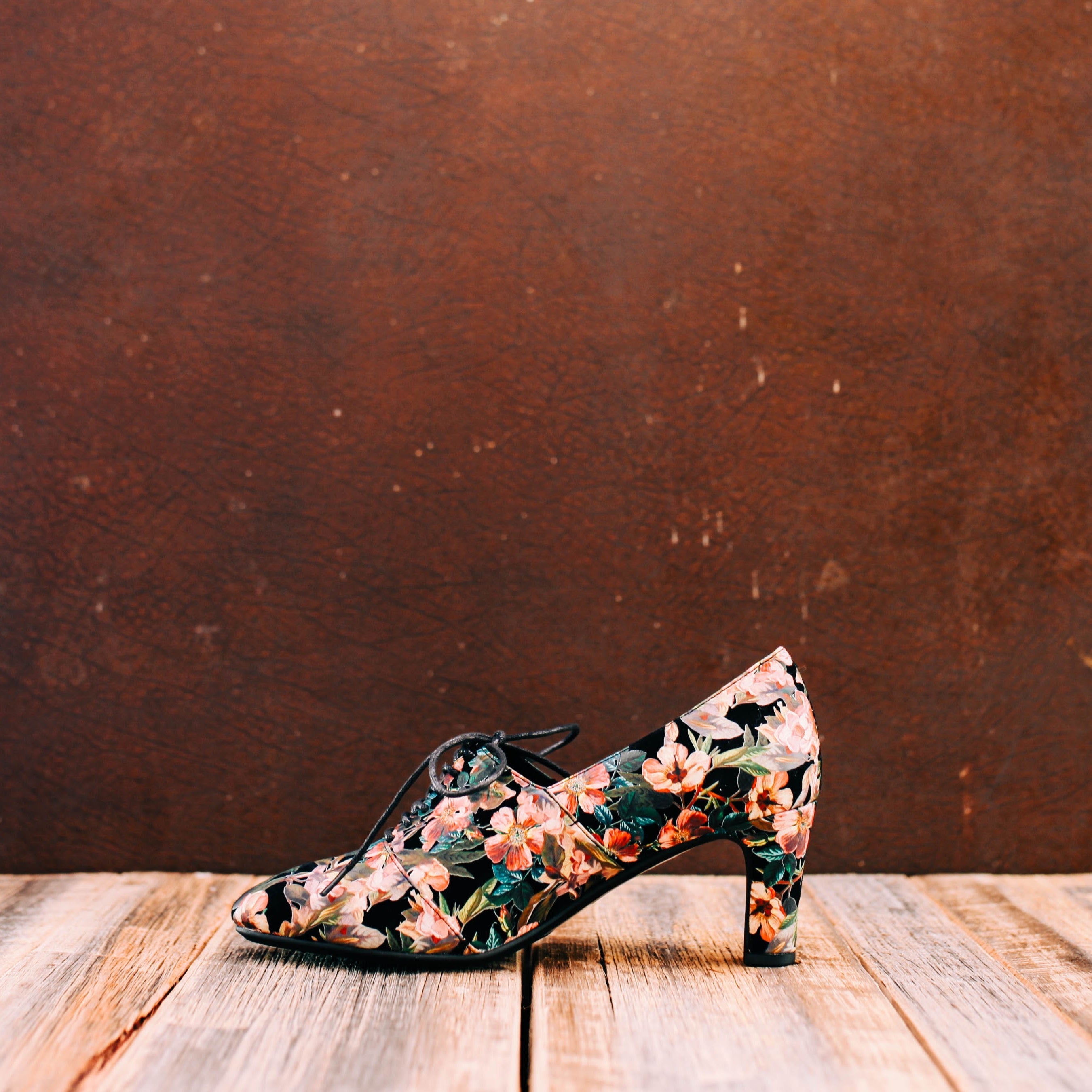 Django & Juliette - Theia - Women's Lace-up Mid Heel