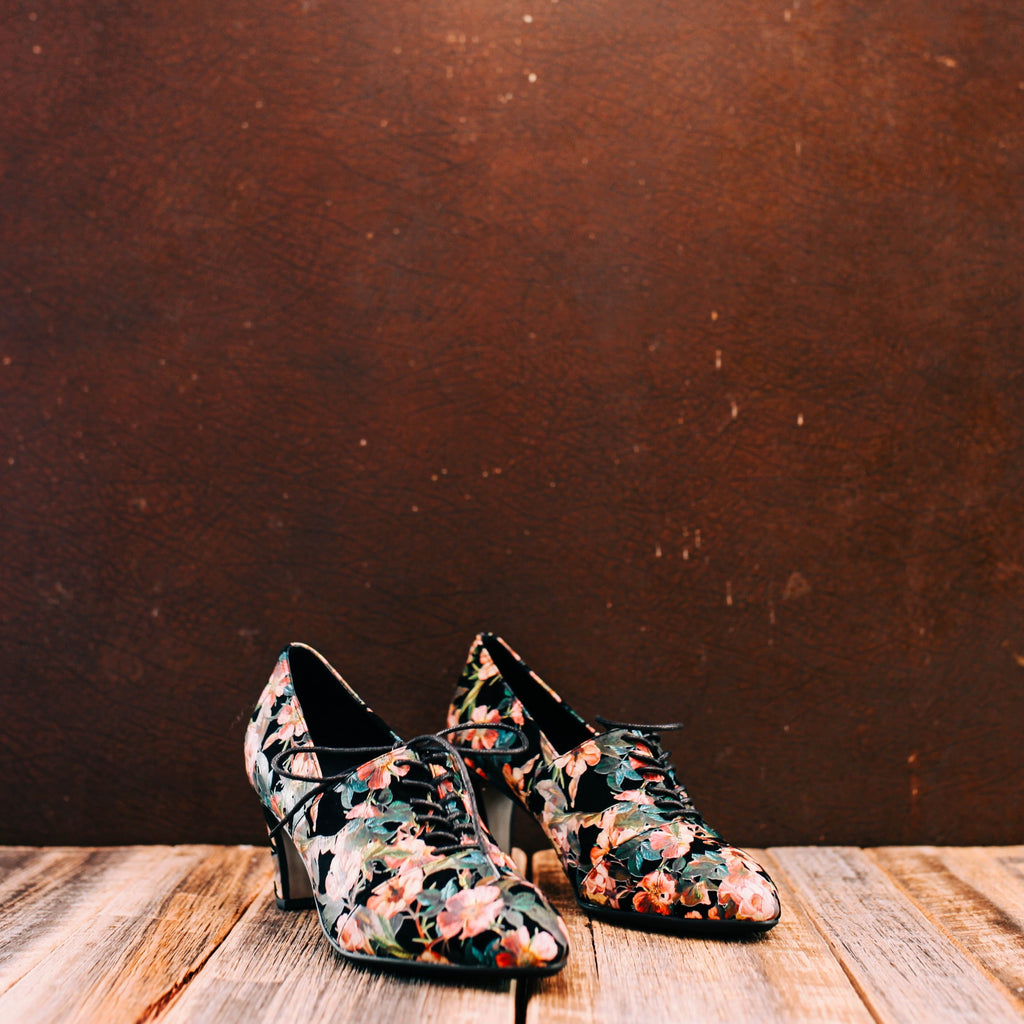 Django & Juliette - Theia - Women's Lace-up Mid Heel