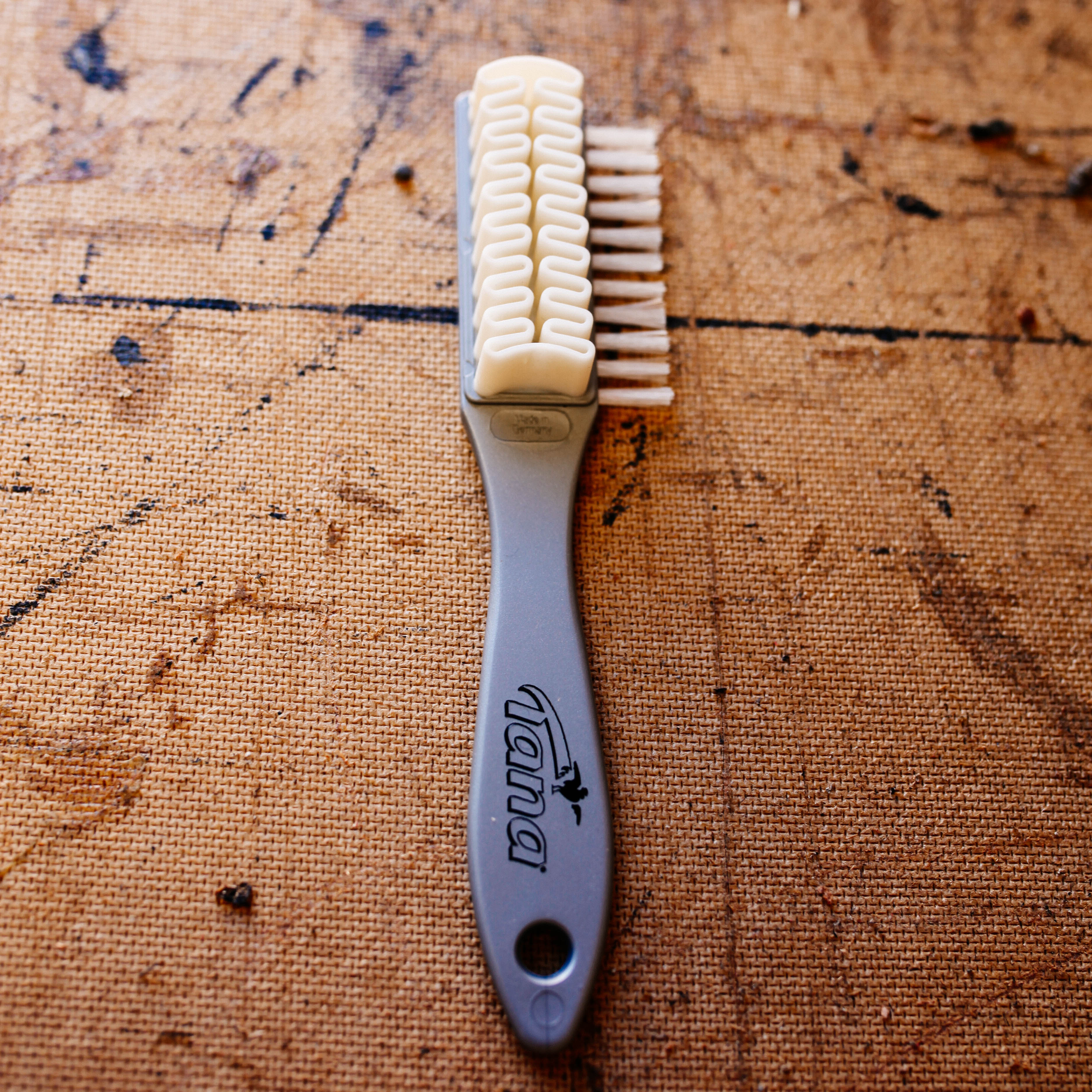 Tana - Crepe Brush - Suede and Nubuck Brush