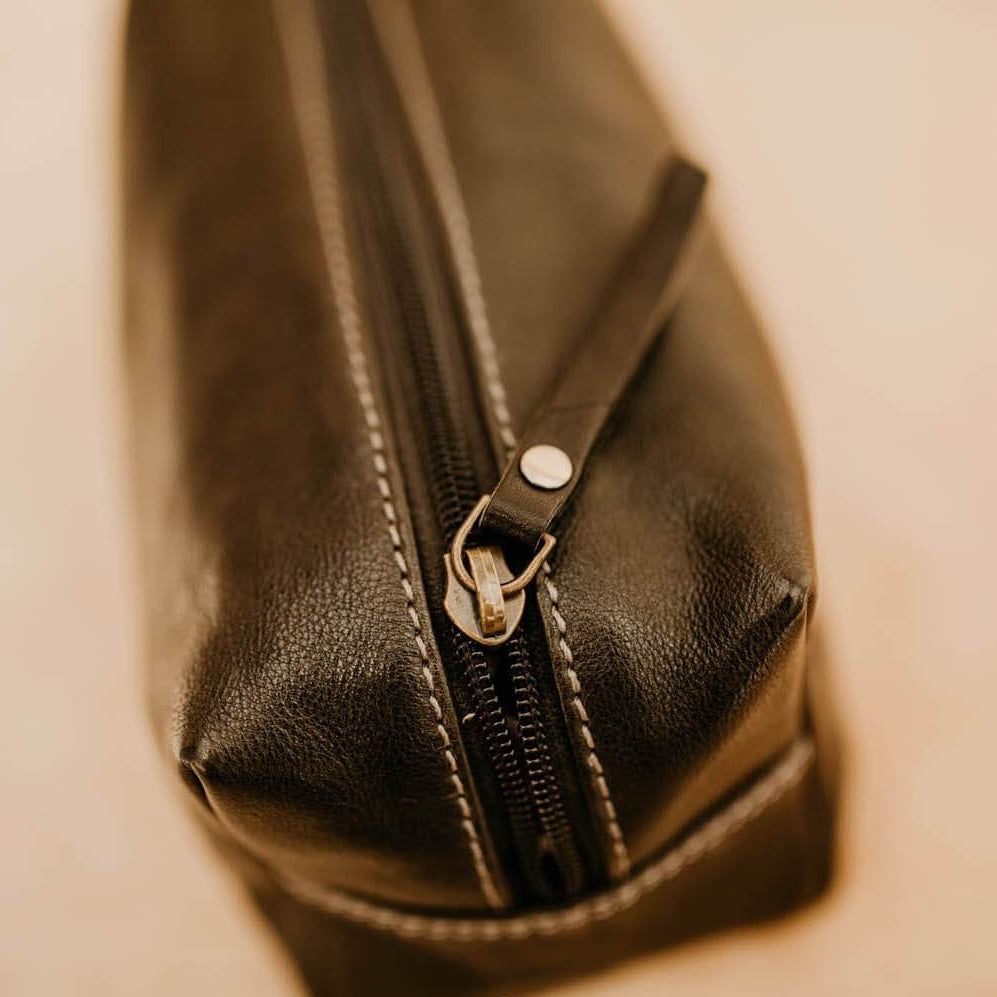 Lake Leather - Epping- Unisex Toiletry Leather Wetpack Bag