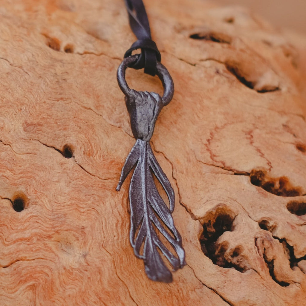 Studio Koak - Feather - Women's Metallised Feather Necklace