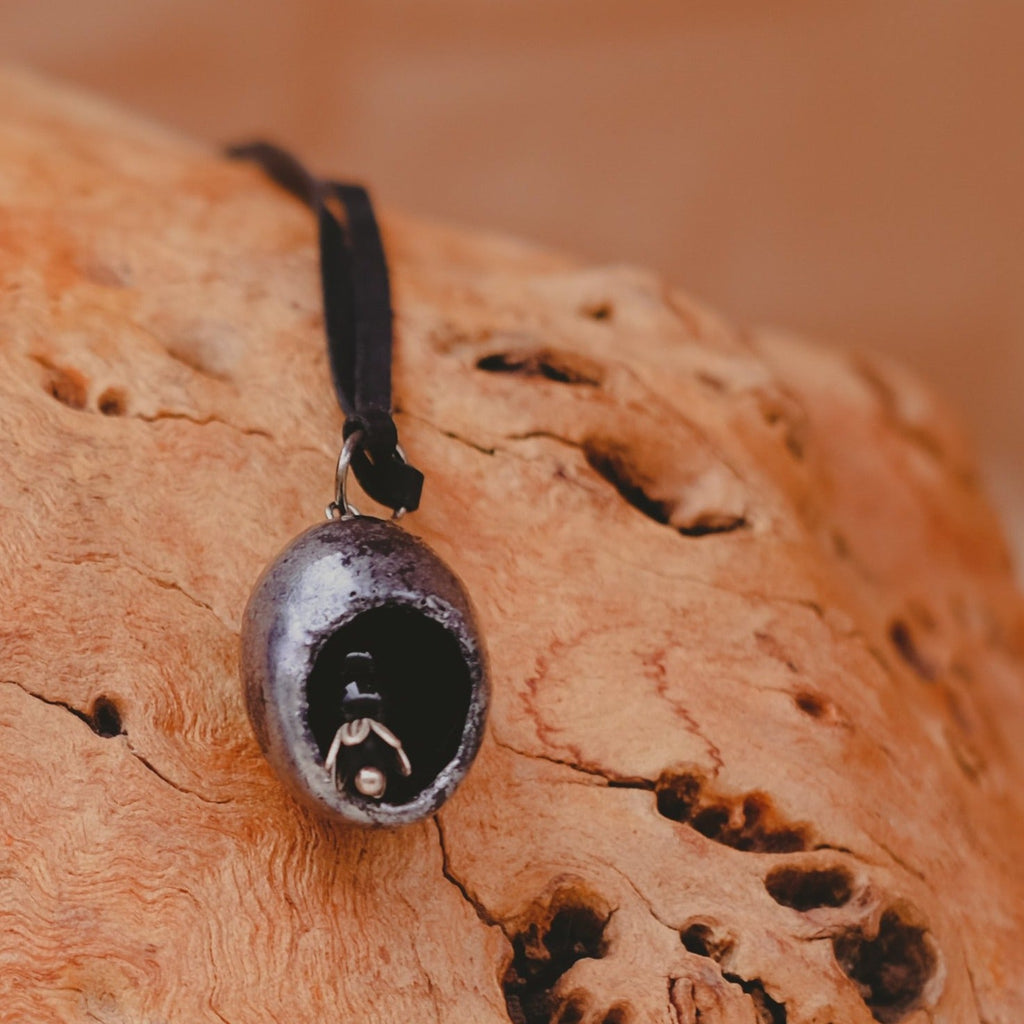 Studio Koak - Pod - Women's Enamelled Silk Pod Necklace