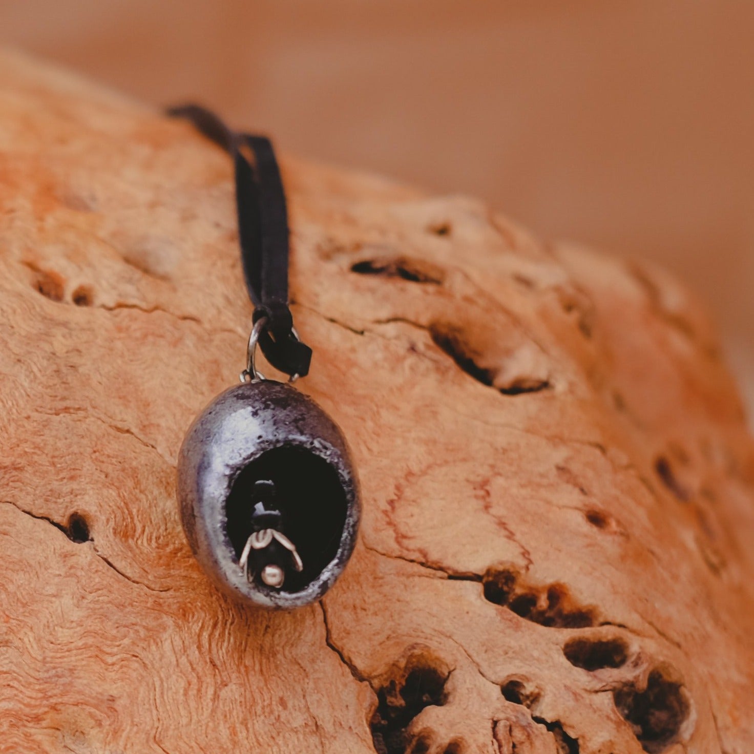 Studio Koak - Pod - Women's Enamelled Silk Pod Necklace