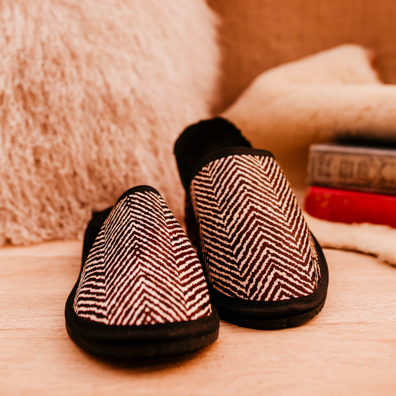 Tas Slipper Co - Macquarie - Unisex Cowhide Scuff