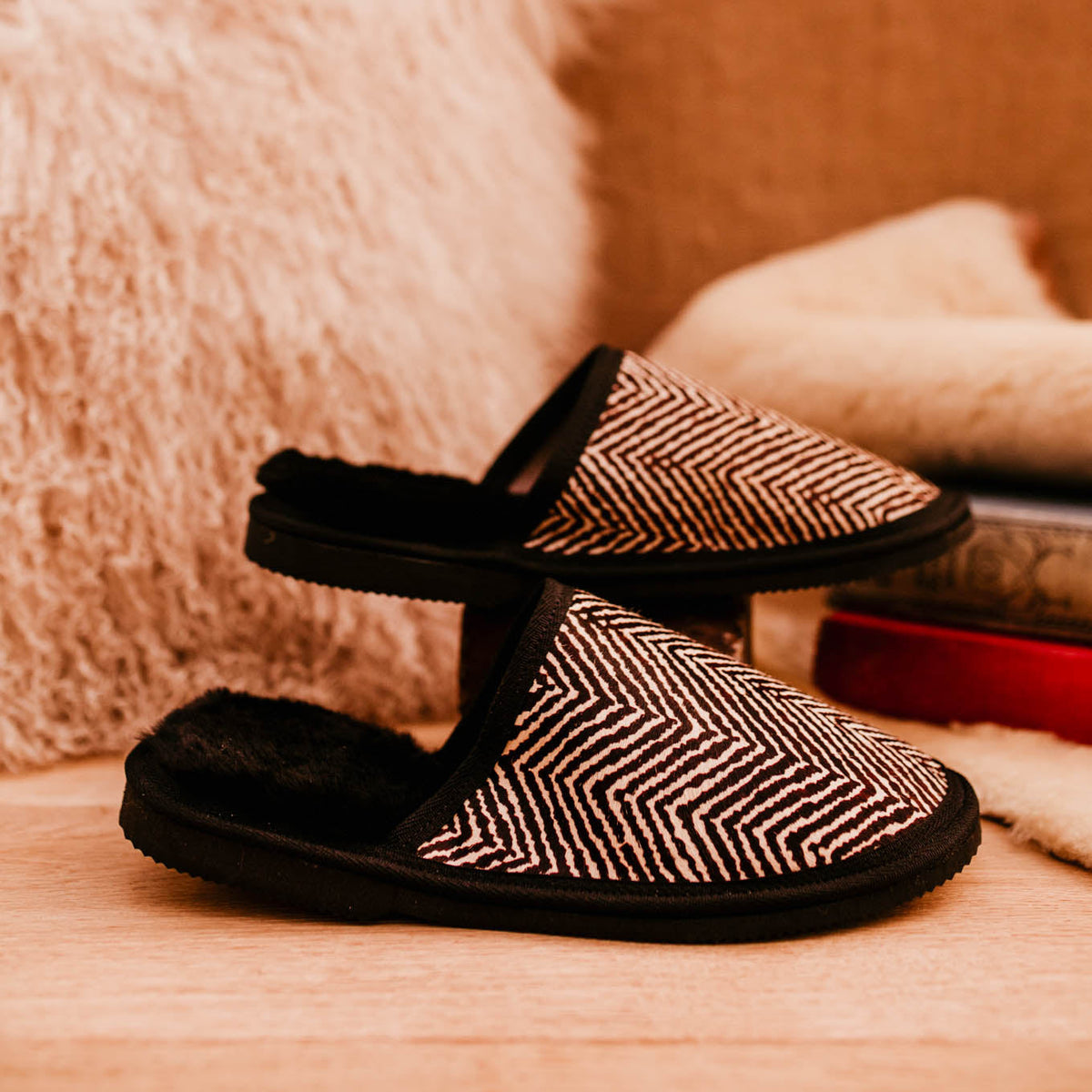 Tas Slipper Co - Macquarie - Unisex Cowhide Scuff