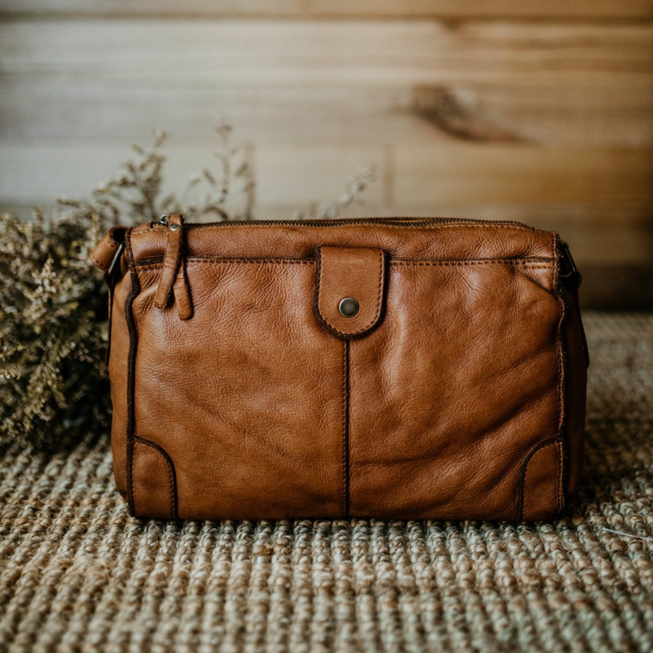 Lake Leather - Blessington - Women's Rustic Leather Crossbody Bag